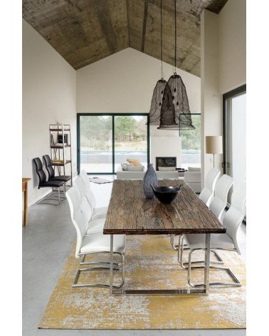 The THELMA BIZZOTTO chair is a furnishing piece designed for interiors requiring modern lines, comfort and material