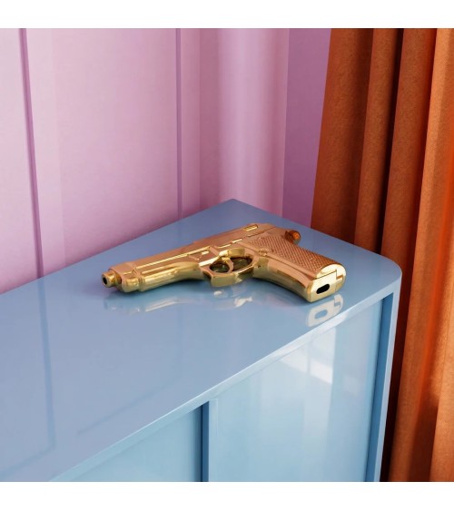 Oggetto decorativo “Memorabilia Gold My Gun” – SELETTI