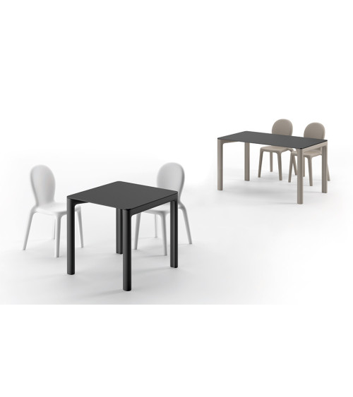 Table Chloé outdoor avec plateau HPL – PLUST | Bhome