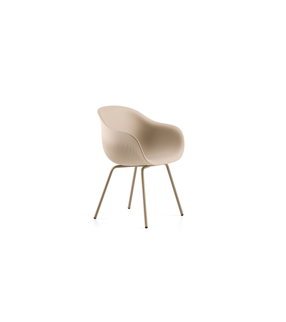 Fauteuil Fade outdoor avec pieds en métal – PLUST | Bhome