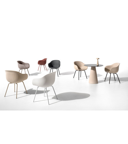 Poltroncina Fade outdoor con gambe in metallo – PLUST | Bhome