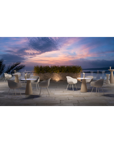 Fauteuil Fade outdoor avec pieds en métal – PLUST | Bhome