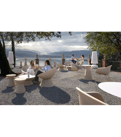 Fauteuil Fade outdoor avec pieds en métal – PLUST | Bhome