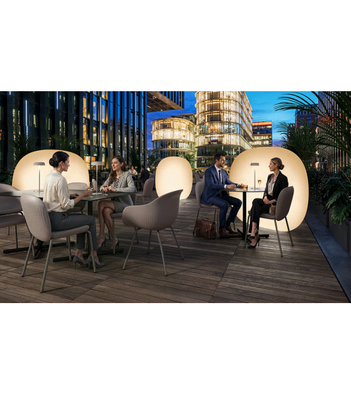 Fauteuil Fade outdoor avec pieds en métal – PLUST | Bhome
