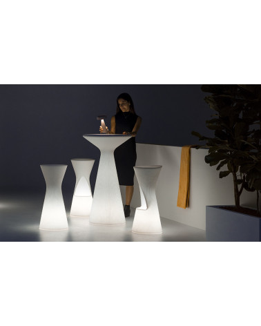 Fade Stool Outdoor-Barhocker mit Fußstütze – PLUST | Bhome