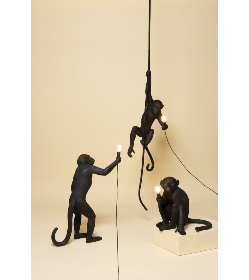 Lámpara de piso"The Monkey Lamp Nera Standing Version" – SELETTI | BHOME by Arredi Barbàra