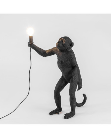 Lámpara de piso"The Monkey Lamp Nera Standing Version" – SELETTI | BHOME by Arredi Barbàra