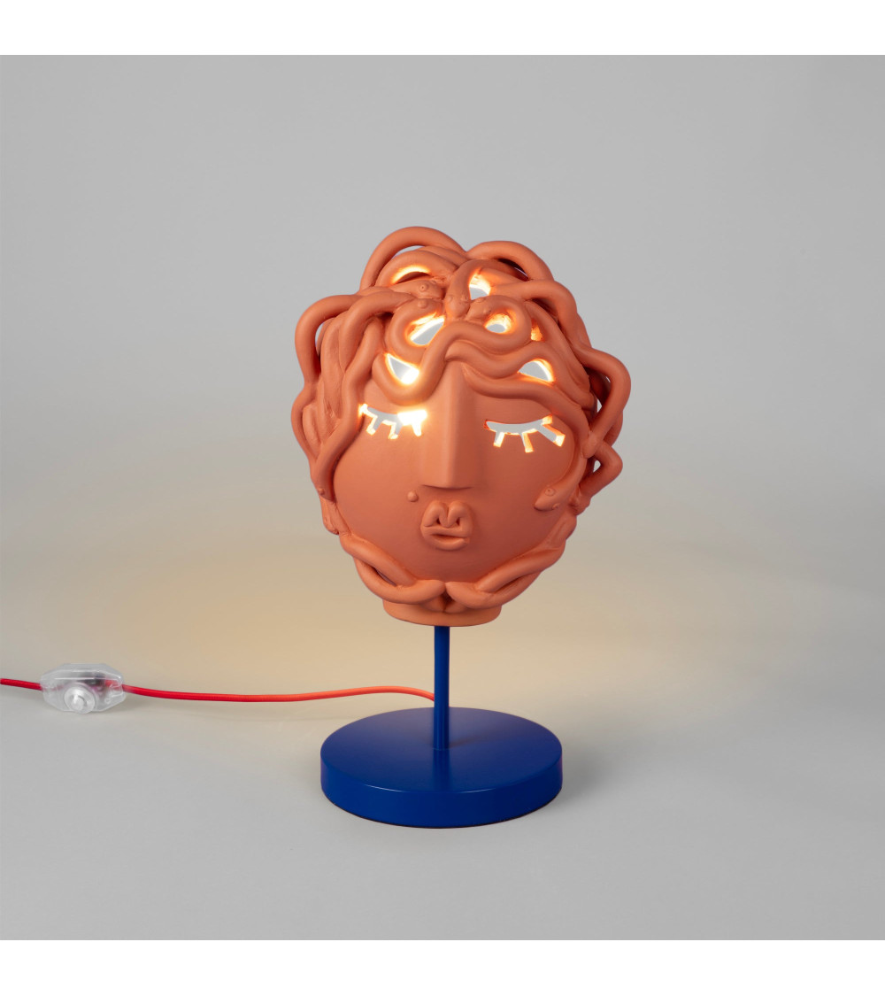 Lámpara de piso"Magna Graecia Lampada di Terracotta- Medusa mask"cm. 24 x 14 x h.28 –SELETTI | BHOME by Arredi Barbàra