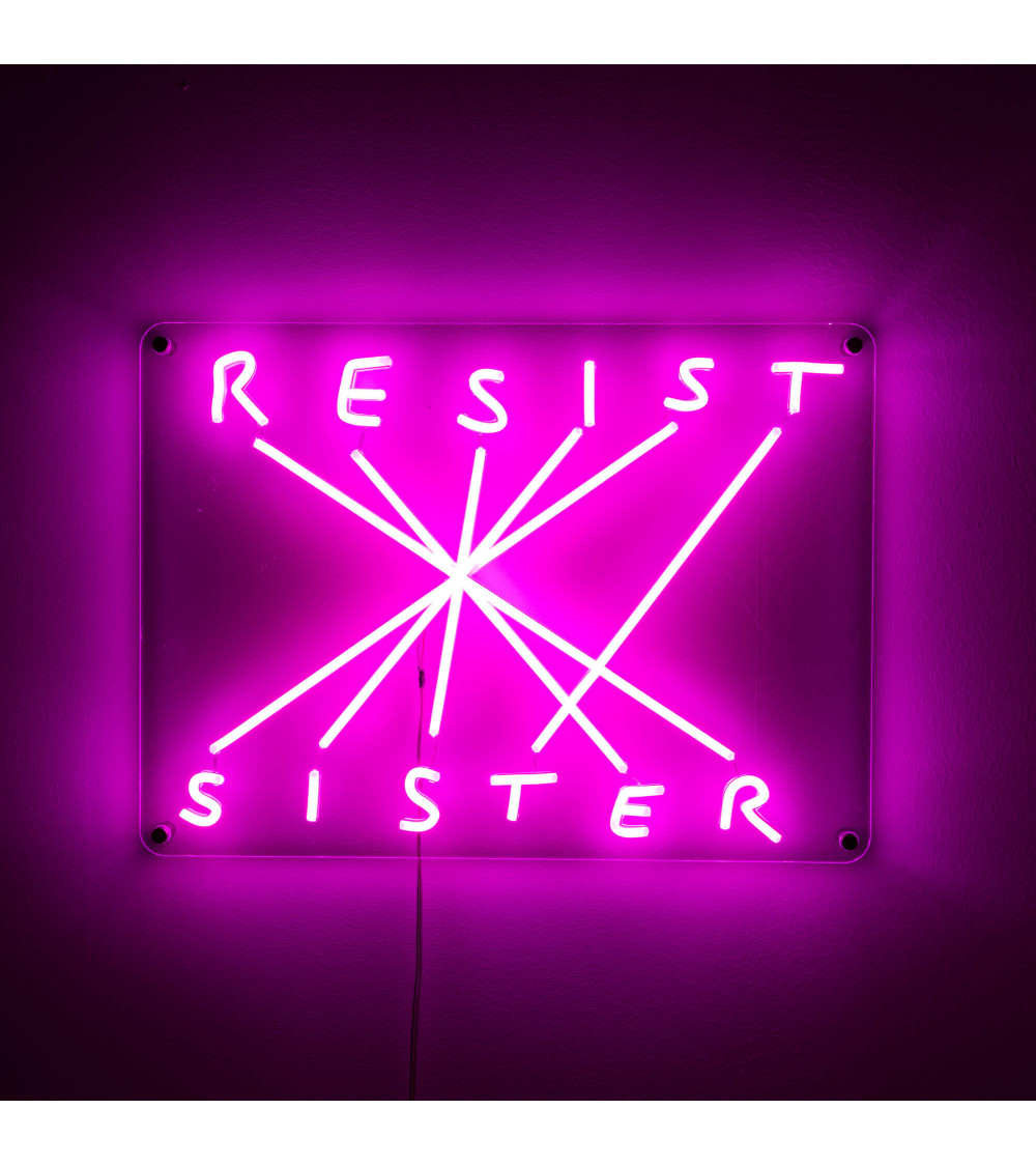 Lampada da parete "Resist Sister" | BHOME by Arredi Barbàra