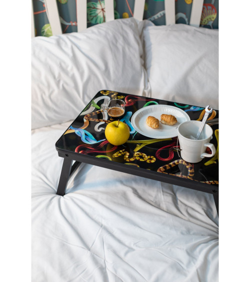 Plateau de canapé"Snakes"avec jambes pliantes –SELETTI | BHOME by Arredi Barbàra