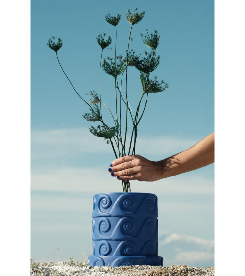 Vase"in Terracotta con Piattino Onda Blu"23,5 h 23 cmI 9,2" h 9,1" – SELETTI | BHOME by Arredi Barbàra