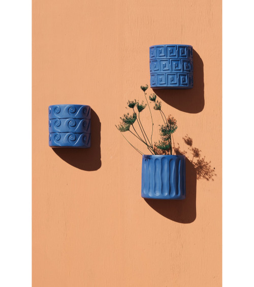 Vase"da muro in terracotta Dorico Blu"25 x 16 h 25 cmI 9,8" x 6,3"h 9,8 –SELETTI | BHOME by Arredi Barbàra