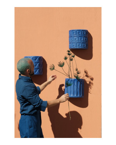 Vase"da muro in terracotta Dorico Blu"25 x 16 h 25 cmI 9,8" x 6,3"h 9,8 –SELETTI | BHOME by Arredi Barbàra