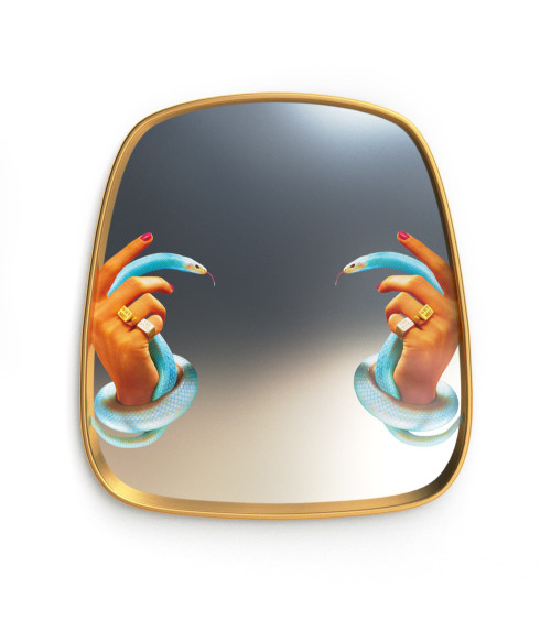 Spiegel"Gold Frame Hands with Snakes"Cm 54 h. 59 –SELETTI | BHOME by Arredi Barbàra