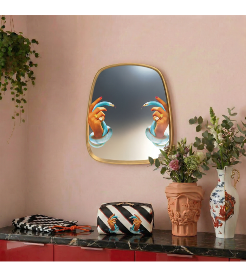 Espejo"Gold Frame Hands with Snakes"Cm 54 h. 59 –SELETTI | BHOME by Arredi Barbàra