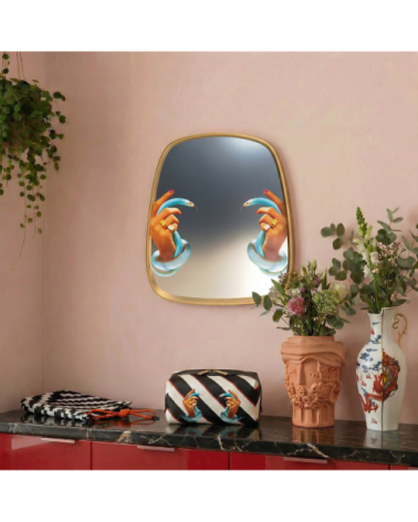 Espejo"Gold Frame Hands with Snakes"Cm 54 h. 59 –SELETTI | BHOME by Arredi Barbàra