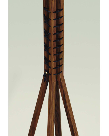 Cancan Garderobenständer aus Eiche oder Nussbaum | WEWOOD