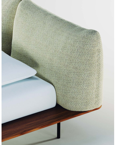 Platform Bett aus Massivholz und Stoff | WEWOOD