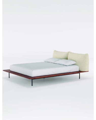 Platform Bett aus Massivholz und Stoff | WEWOOD