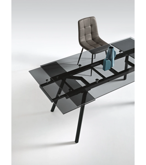 Mesa Tao 160/240 cm en cristal ahumado – IKONE Casa