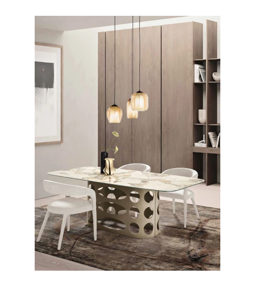 Tavolo “Maru” in vetro con basamento traforato | Capodarte Home