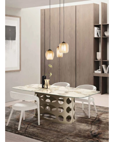 Tavolo “Maru” in vetro con basamento traforato | Capodarte Home