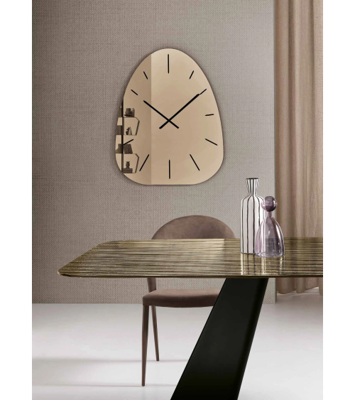 Sunrise di Capodarte Home è un orologio da parete dal design contemporaneo, pensato per decorare gli ambienti con discrezione ed