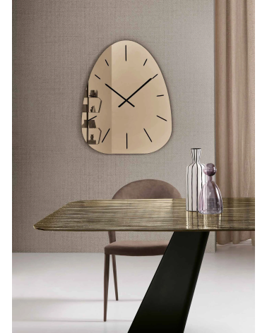 Sunrise di Capodarte Home è un orologio da parete dal design contemporaneo, pensato per decorare gli ambienti con discrezione ed