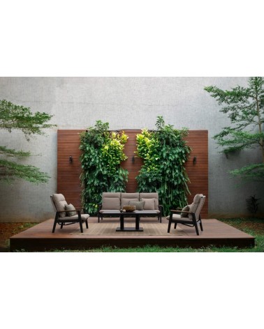 Frame made in powder-coated aluminium (polyester), designed for continuous outdoor use. The top is
