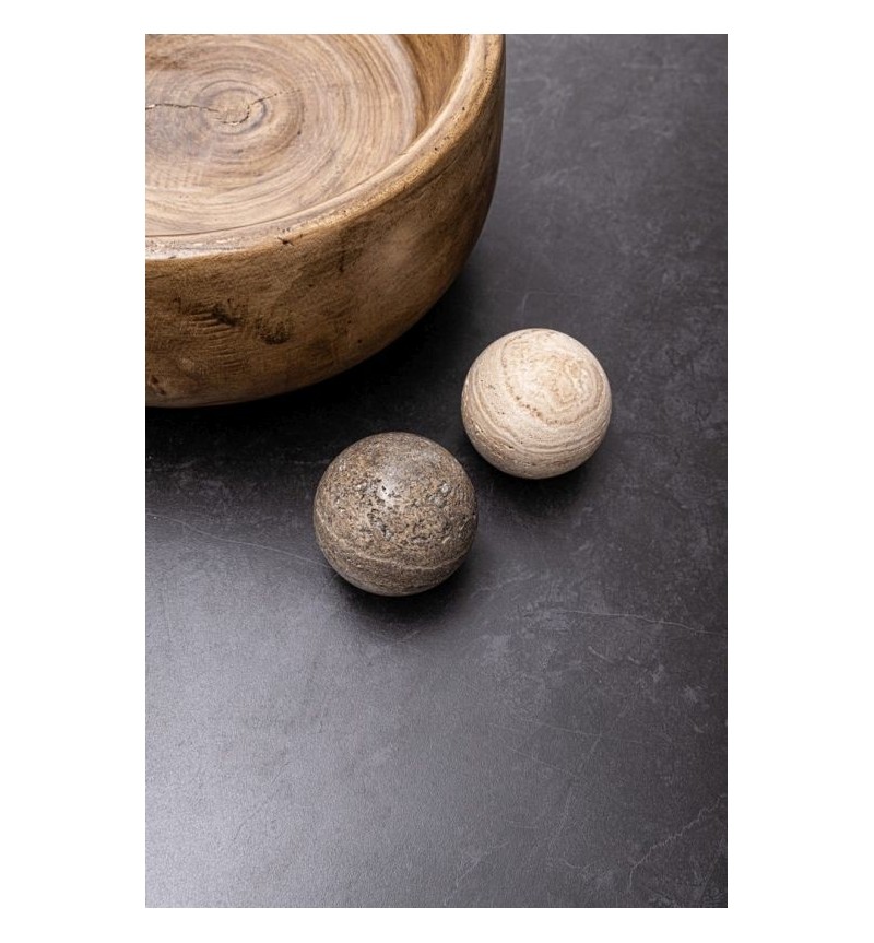 Struttura realizzata in alluminio verniciato a polvere (poliestere), progettata per un utilizzo outdoor continuativo. Il piano è