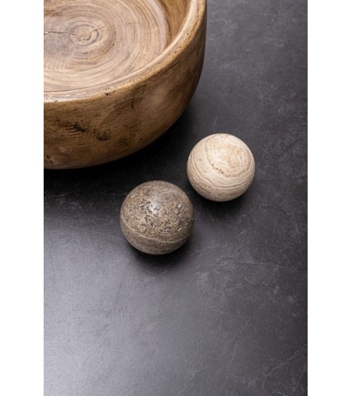 Struttura realizzata in alluminio verniciato a polvere (poliestere), progettata per un utilizzo outdoor continuativo. Il piano è