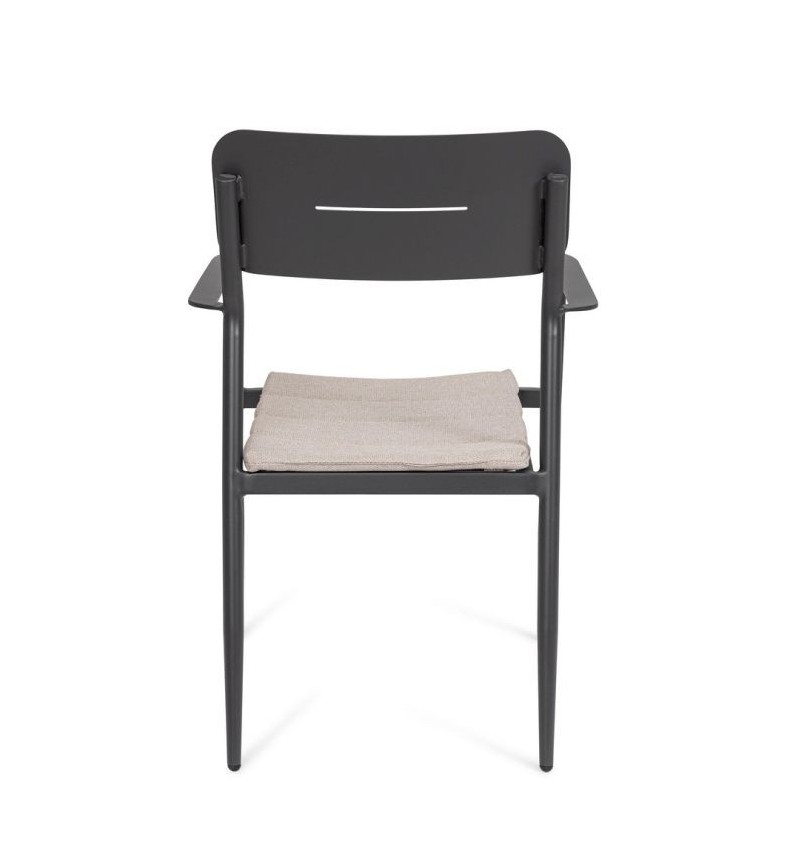 The structure is made of powder-coated aluminum (polyester), designed for continuous outdoor use. The chair features a seat cush