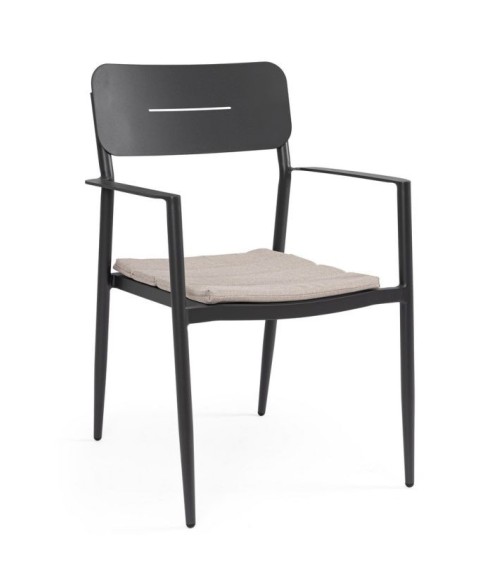 The structure is made of powder-coated aluminum (polyester), designed for continuous outdoor use. The chair features a seat cush