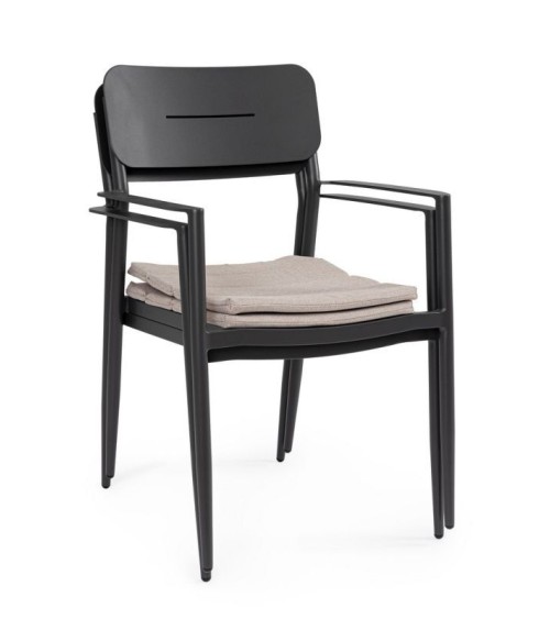 The structure is made of powder-coated aluminum (polyester), designed for continuous outdoor use. The chair features a seat cush