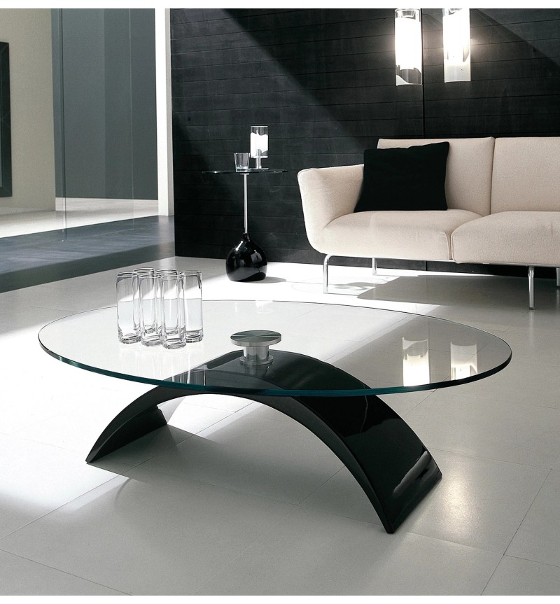 Diseñada por Studio 28, la mesa de centro Tudor se inspira en la elegancia y el valor de la histórica dinastía que le da nombre,