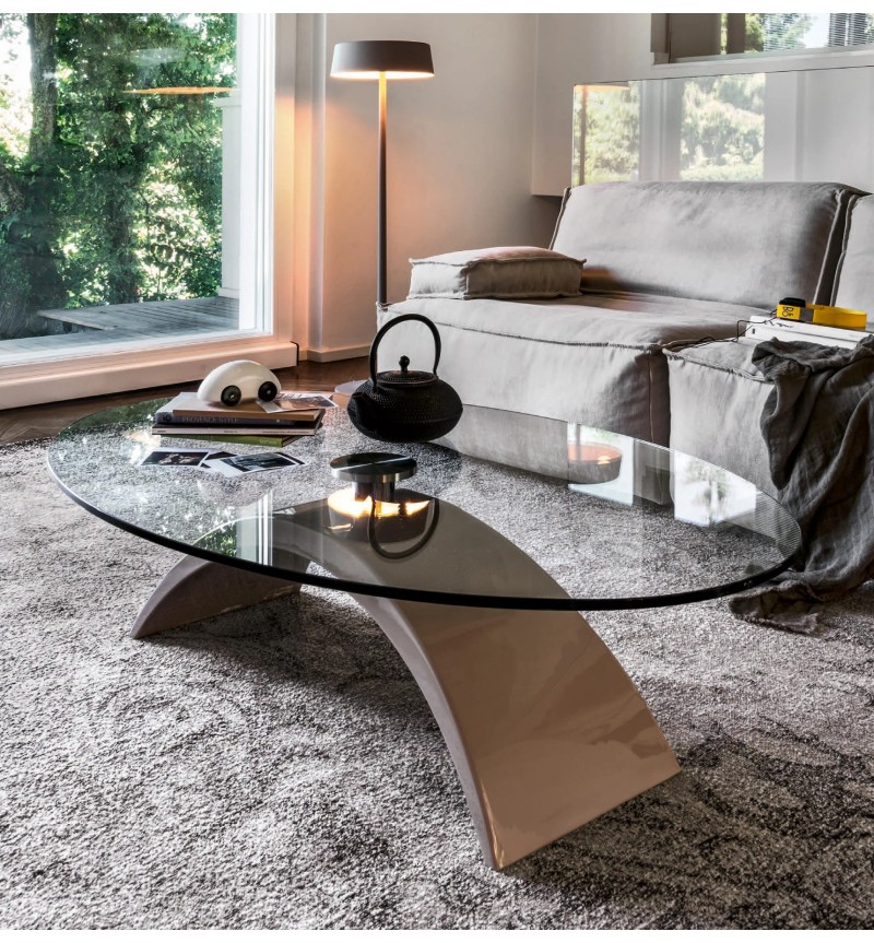 Diseñada por Studio 28, la mesa de centro Tudor se inspira en la elegancia y el valor de la histórica dinastía que le da nombre,