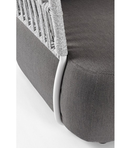 La poltrona PALMER appartiene alla collezione Bizzotto Homemotion ed è realizzata con struttura in alluminio verniciato a polver