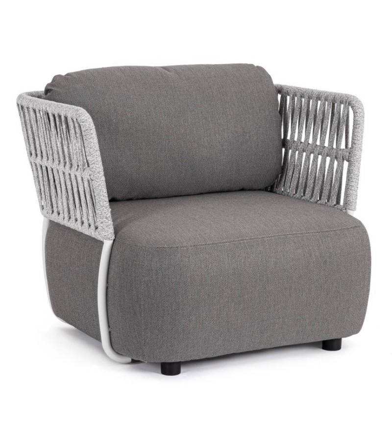 La poltrona PALMER appartiene alla collezione Bizzotto Homemotion ed è realizzata con struttura in alluminio verniciato a polver