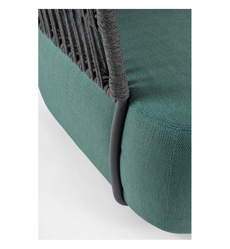 La poltrona PALMER appartiene alla collezione Bizzotto Homemotion ed è realizzata con struttura in alluminio verniciato a polver