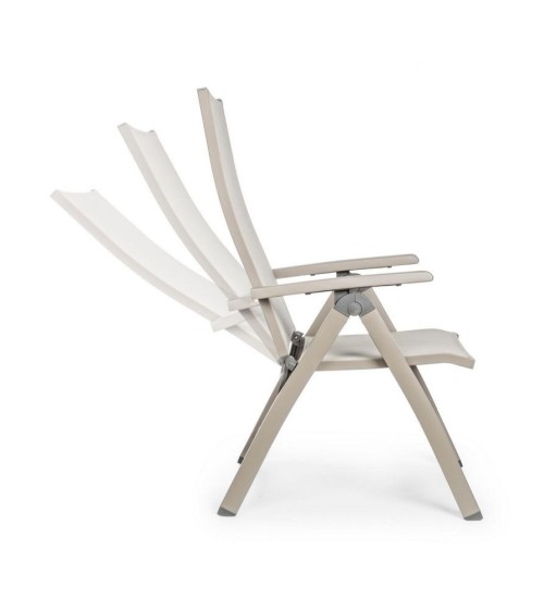 La poltrona VICTOR è realizzata con struttura in alluminio verniciato a polvere (poliestere), progettata per assicurare durabili