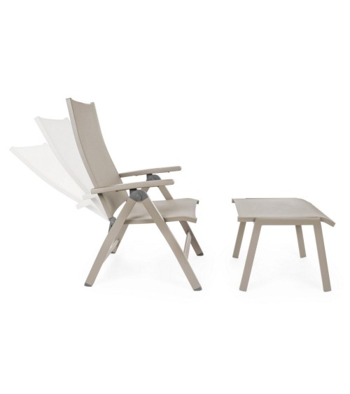 La poltrona VICTOR è realizzata con struttura in alluminio verniciato a polvere (poliestere), progettata per assicurare durabili