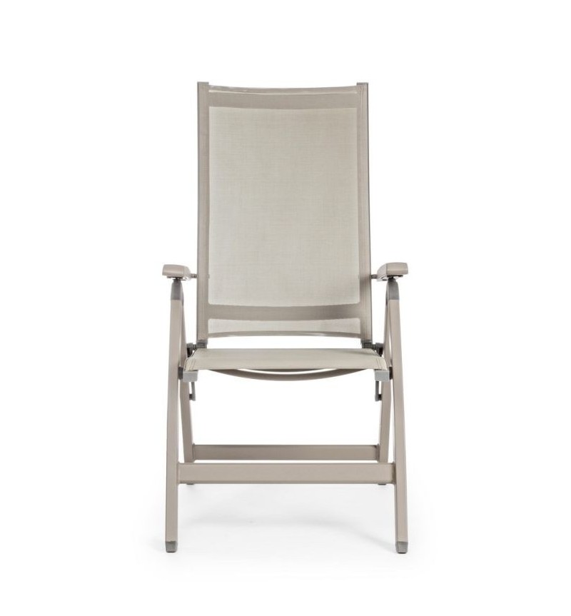 La poltrona VICTOR è realizzata con struttura in alluminio verniciato a polvere (poliestere), progettata per assicurare durabili