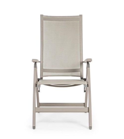 La poltrona VICTOR è realizzata con struttura in alluminio verniciato a polvere (poliestere), progettata per assicurare durabili