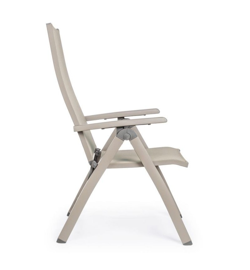 La poltrona VICTOR è realizzata con struttura in alluminio verniciato a polvere (poliestere), progettata per assicurare durabili