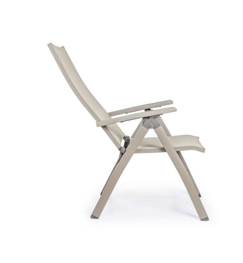 La poltrona VICTOR è realizzata con struttura in alluminio verniciato a polvere (poliestere), progettata per assicurare durabili