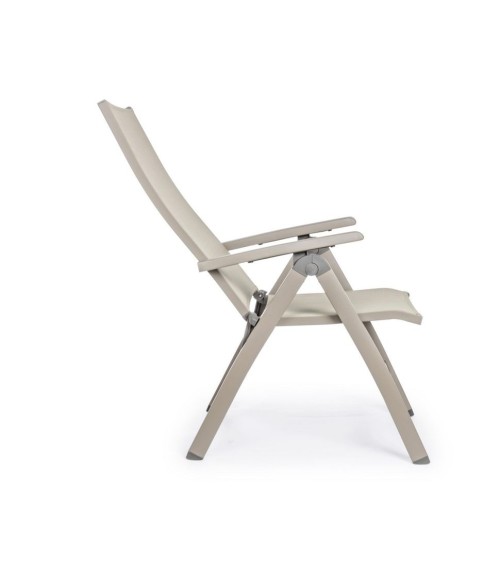 La poltrona VICTOR è realizzata con struttura in alluminio verniciato a polvere (poliestere), progettata per assicurare durabili