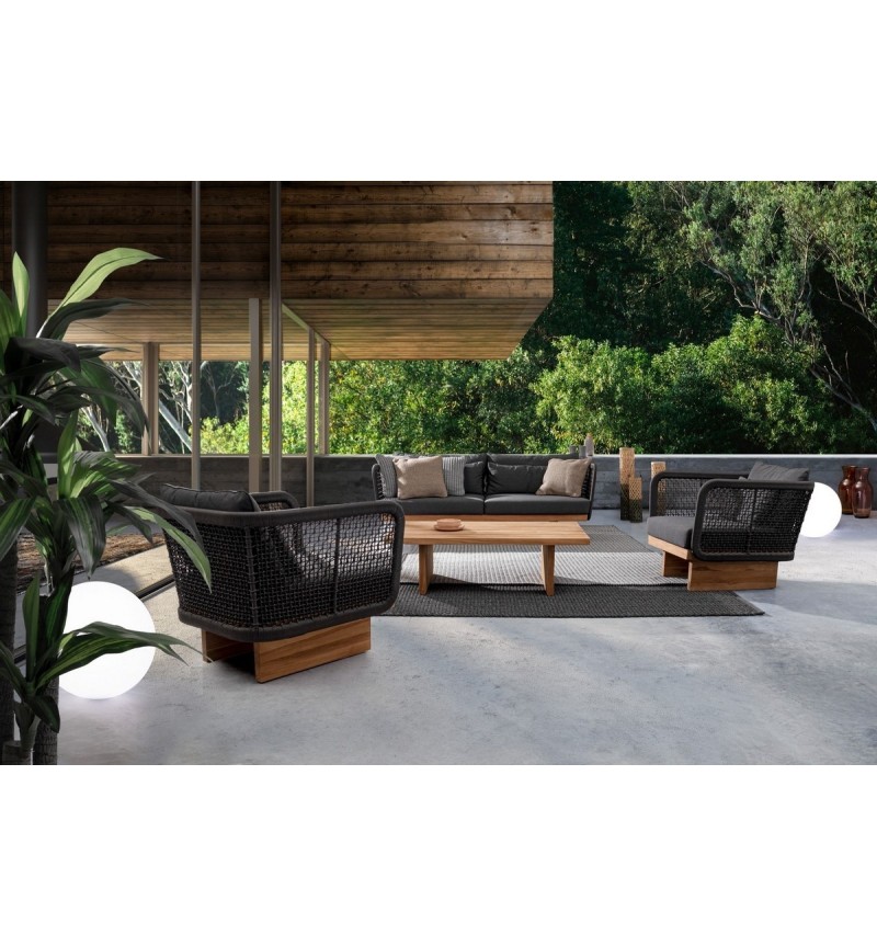 The XYLIA DARK armchair belongs to the Bizzotto Homemotion collection and is made with a powder-coated aluminum structure (polye