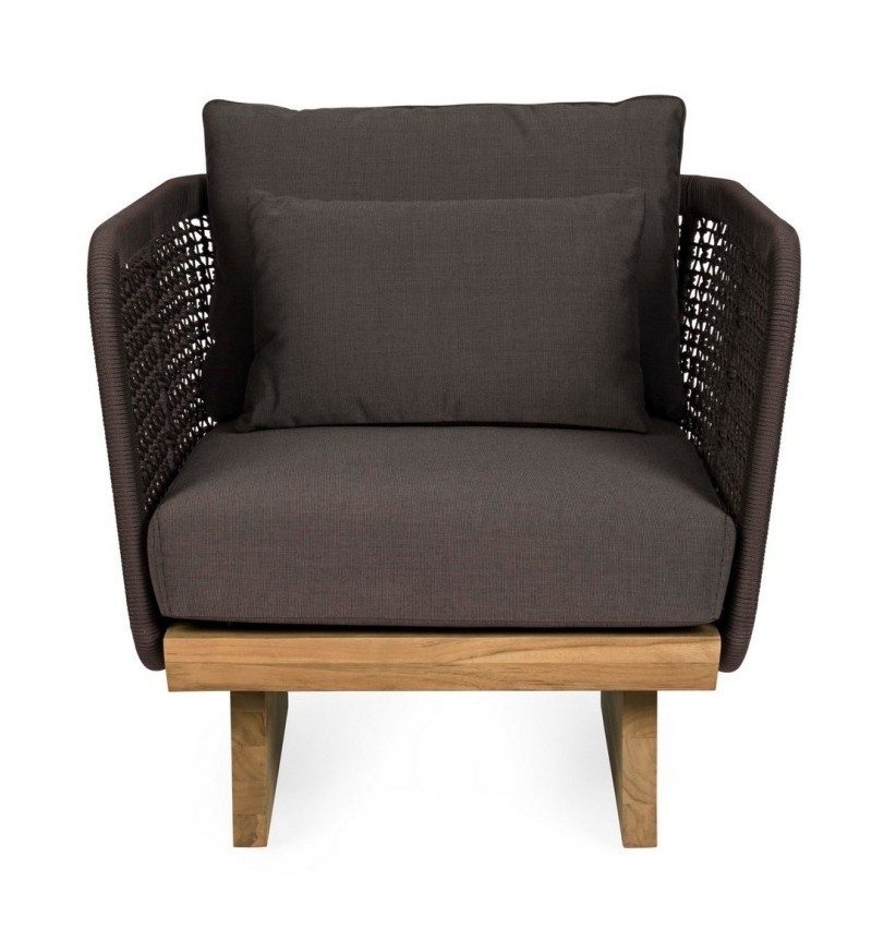 The XYLIA DARK armchair belongs to the Bizzotto Homemotion collection and is made with a powder-coated aluminum structure (polye