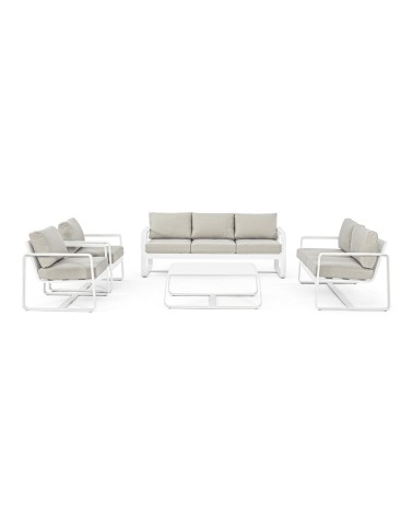 The MERRIGAN coffee table is crafted with a powder-coated aluminium (polyester) frame, a lightweight and resistant m